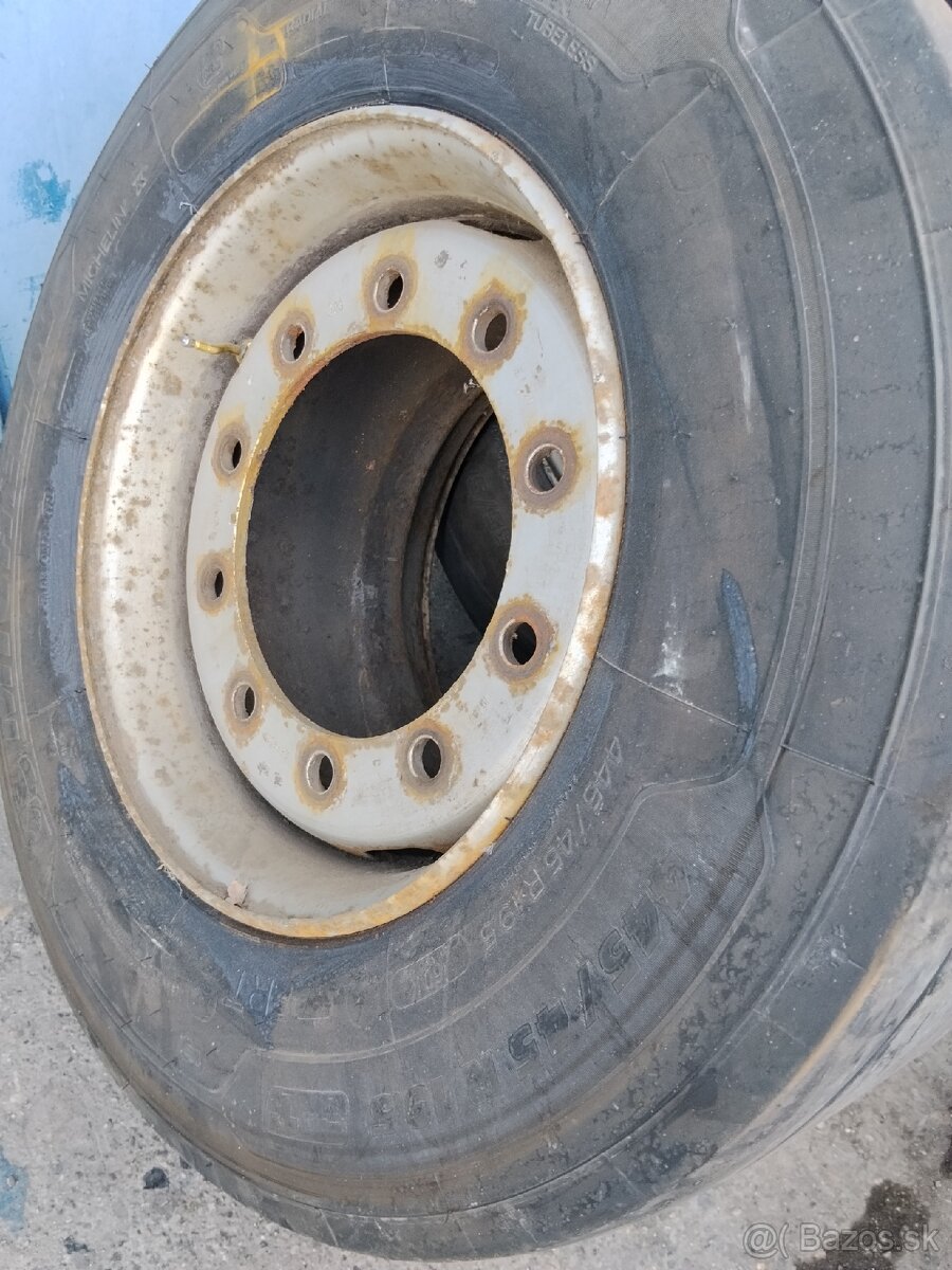 Predám pneu 445/45-19.5 Michelin - 2