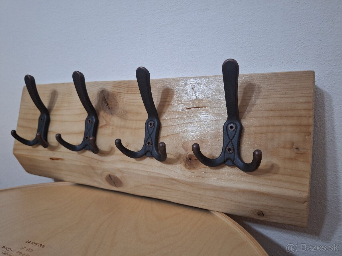 Nástenný vešiak z masívu - 2