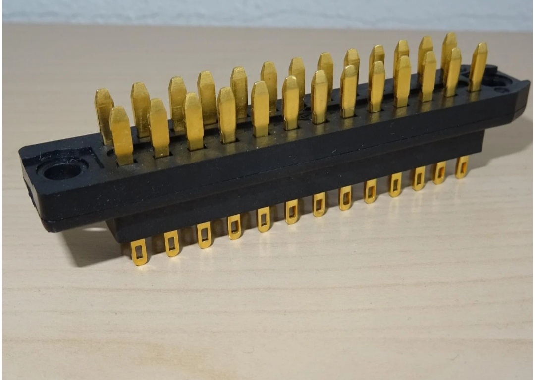 Kúpim čierne konektory URS Tesla - 2