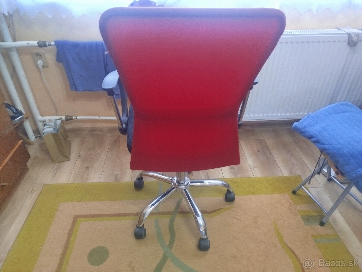 Kancelársku stoličku predám. - 2