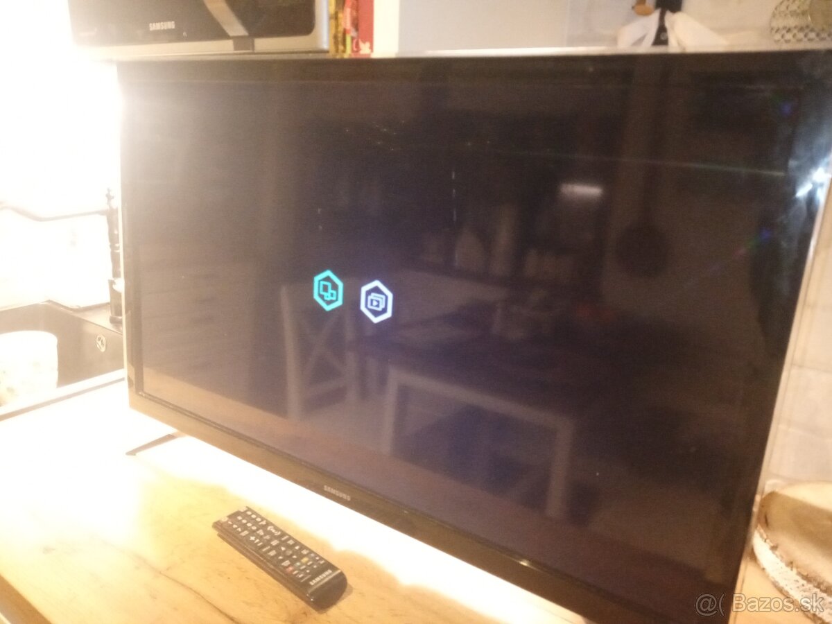 Predám Smart tv Samsung UE32F4500AW - 2