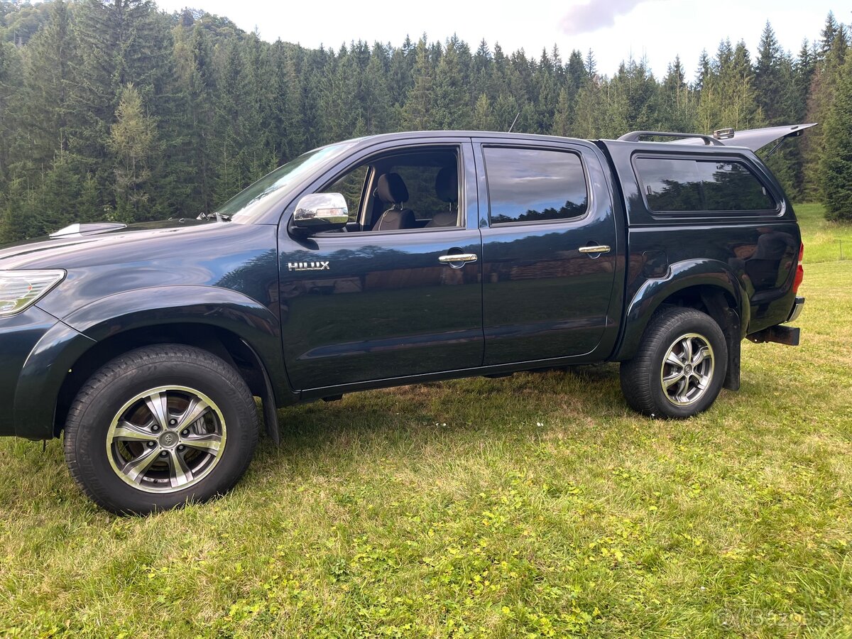 Toyota Hilux - 2