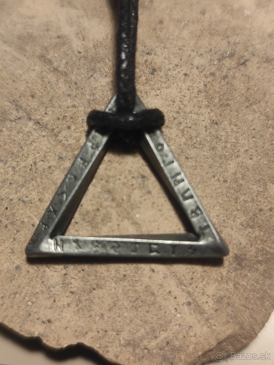 Predám pánsky prívesok Triangel - 2