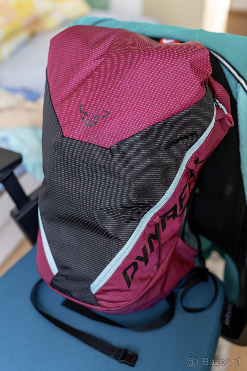 Batoh Dynafit Traverse 22 (Beet Red/Black Out) - 2