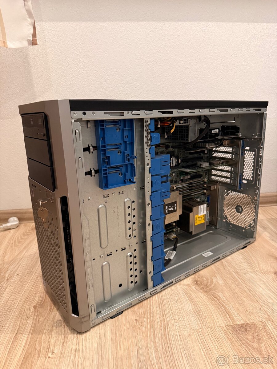 HP ProLiant ML350e Gen8 v2 - 2