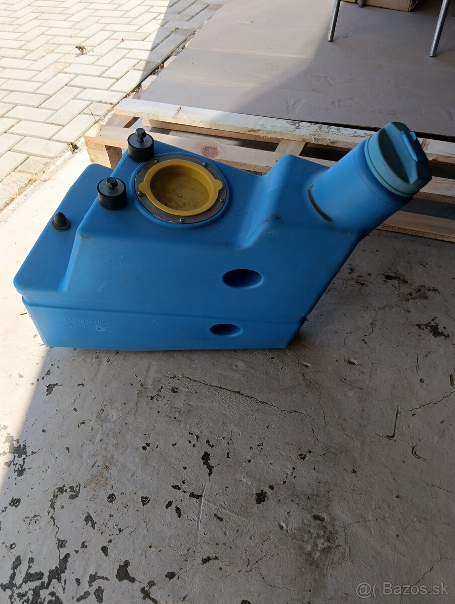 Predám nádrž na AdBlue na traktor - 2