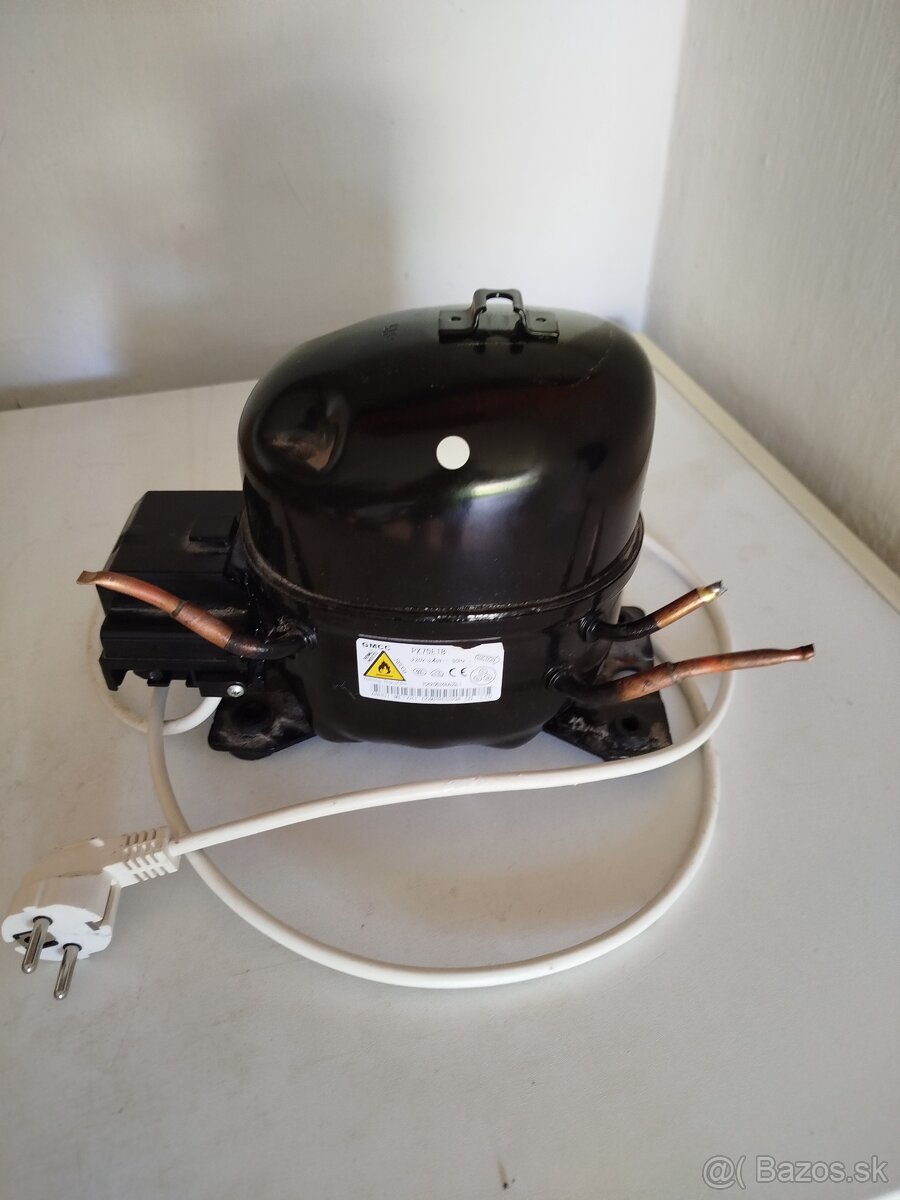 Rozpredám chladničku Beko rcsa270m21w - 2