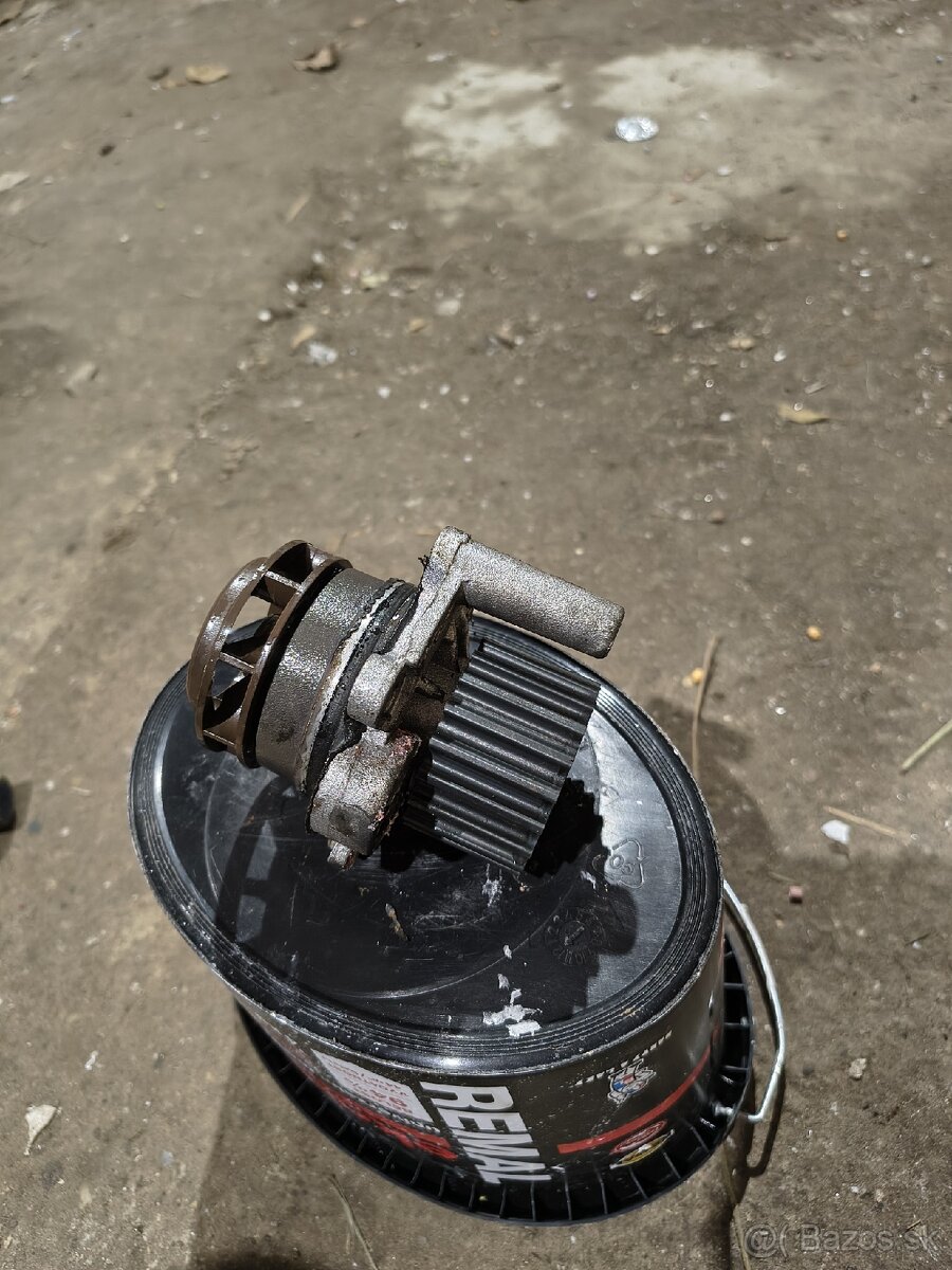 1,9tdi AUY 85kw vodná pumpa - 2
