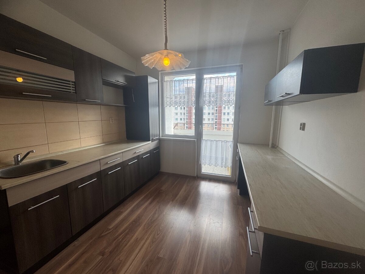 NA PREDAJ - 3 izbový byt s loggiou Podbreziny, ulica Kemi - 2