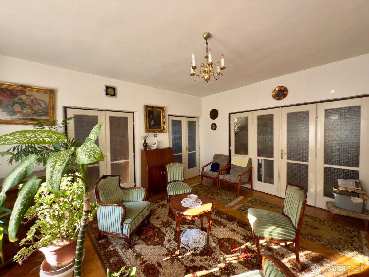 MAĎARSKO - GONC 6 IZBOVÝ POSCHODOVÝ RD S TERASOU, PIVNICOU, - 2