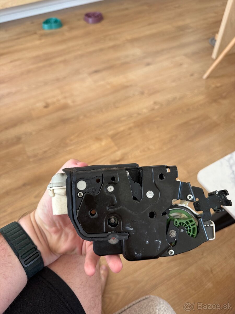 Predám zámok s doťahom na Audi A6 / S6 / RS6 C7 a C7.5 - 2