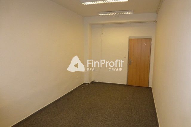 Kancelária s parkovacím miestom zdarma na prenájom - 15,6 m2 - 2