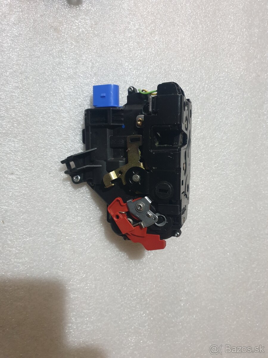 Predam lavy zadny zamok OCTAVIA 2,ALTEA,GOLF,TOUAREG TOURAN - 2