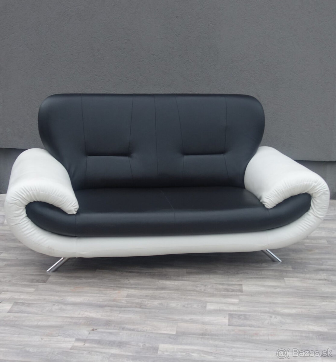 Pohovka dizajnová. - 2