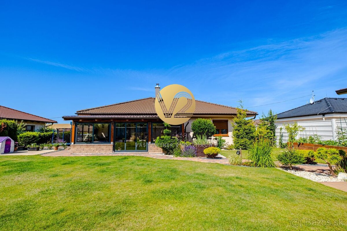 REZERVOVANÉ NA PREDAJ – Rodinný dom s krásnym pozemkom, bazé - 2