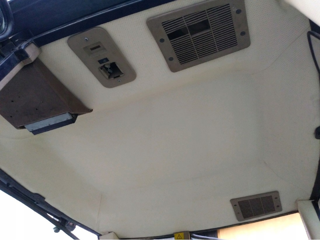 Čalúnenie strechy kabíny John Deere 6000 - 2