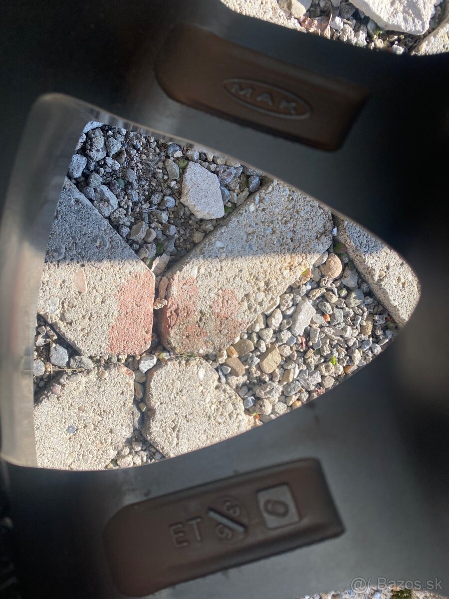 Ponúkam letné pneu DANLOP na diskoch MAK - 2