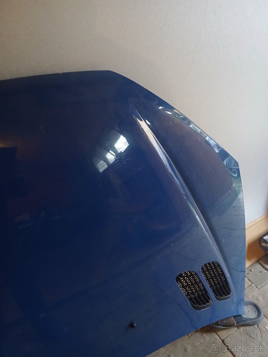 Predam prednu kapotu na Peugeot 206 - 2