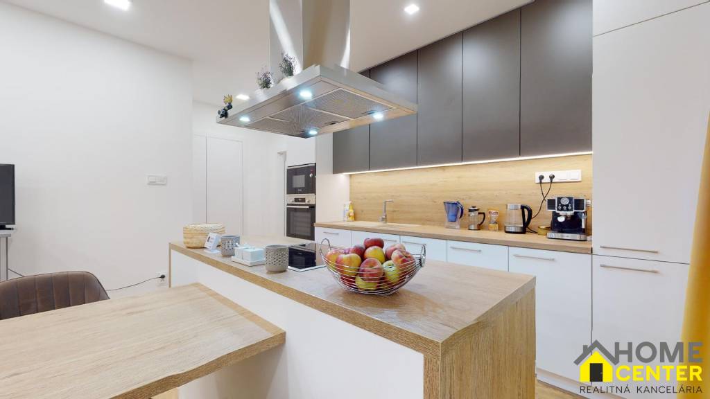 PREDAJ : LUXUSNÝ, PRIESTRANNÝ TEHLOVÝ BYT - 2