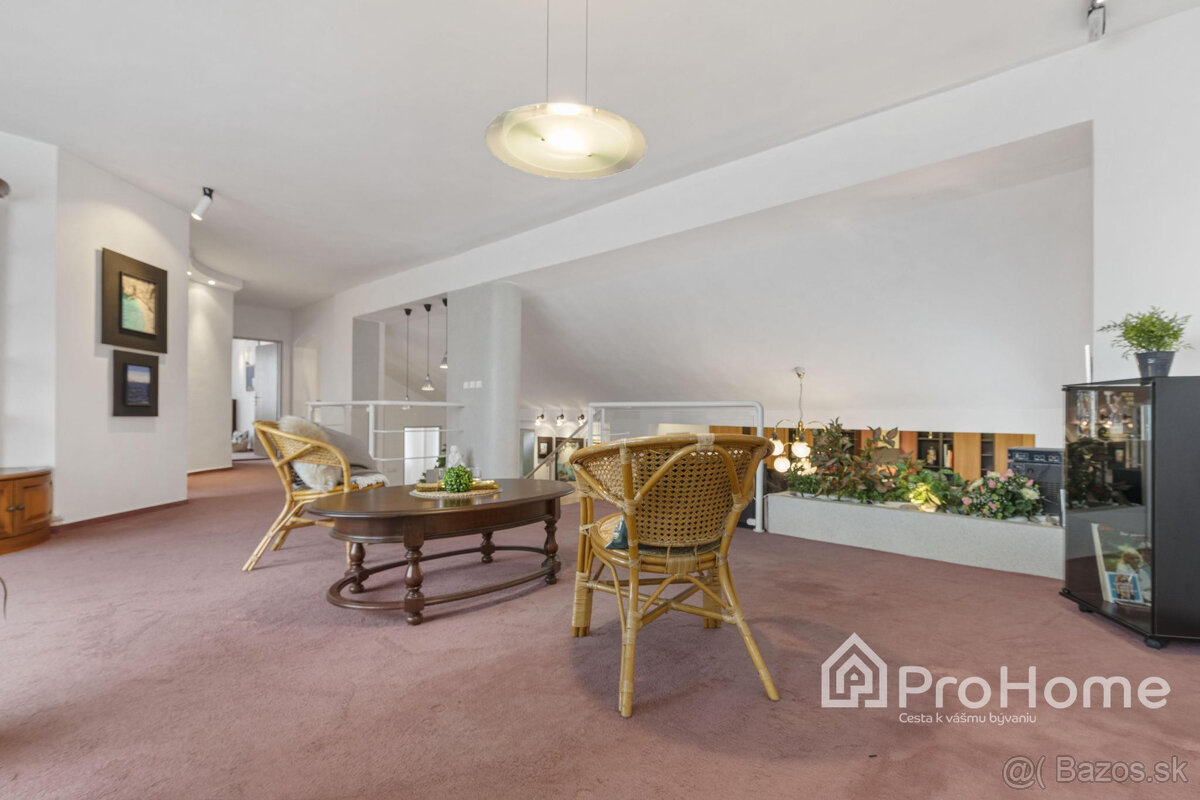 Priestranný a vzdušný rodinný dom vo Veľkej Pake - 2