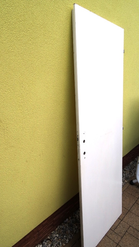 BIELE DVERE 70 P - 2