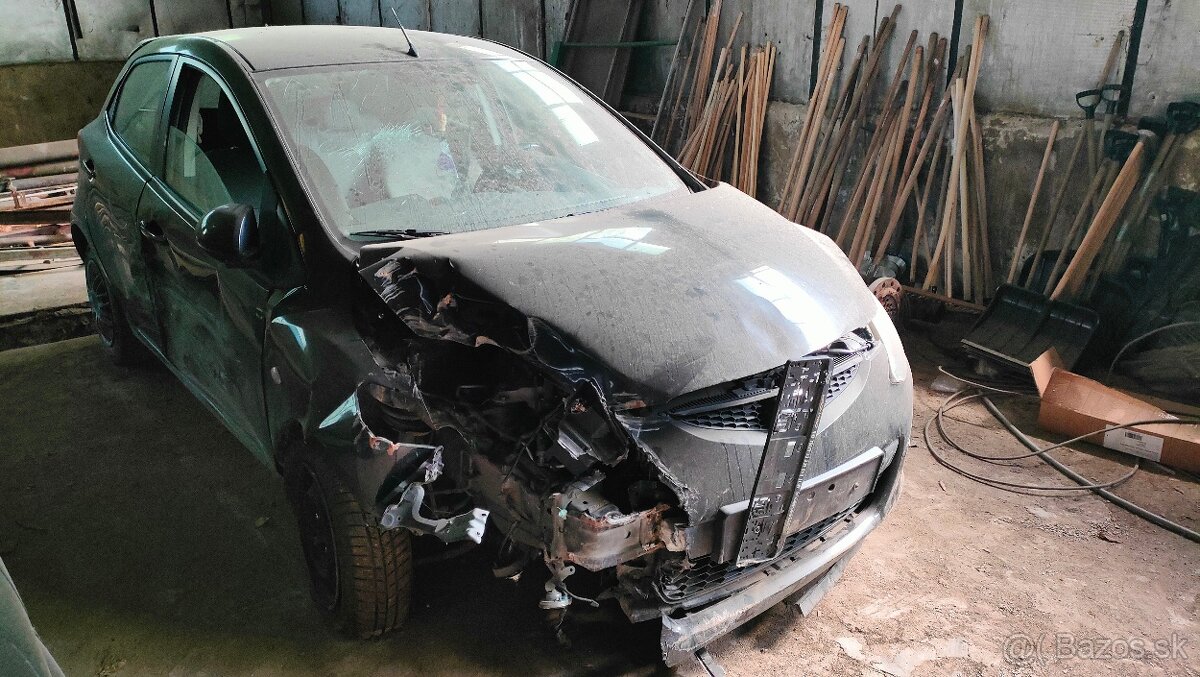 Mazda 2 1.3 Havarovaná - 2