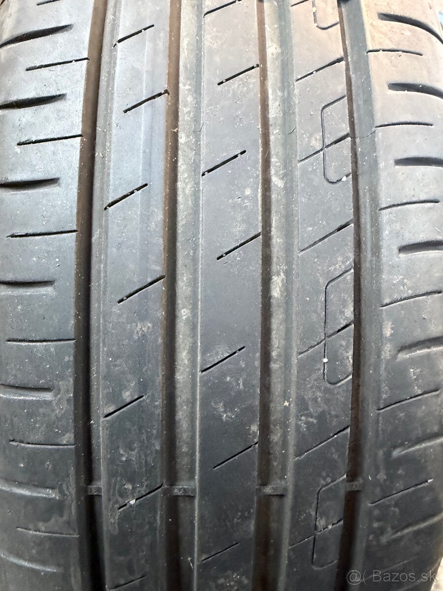 Predám letné pneu Goodyear 205/55R17 - 2