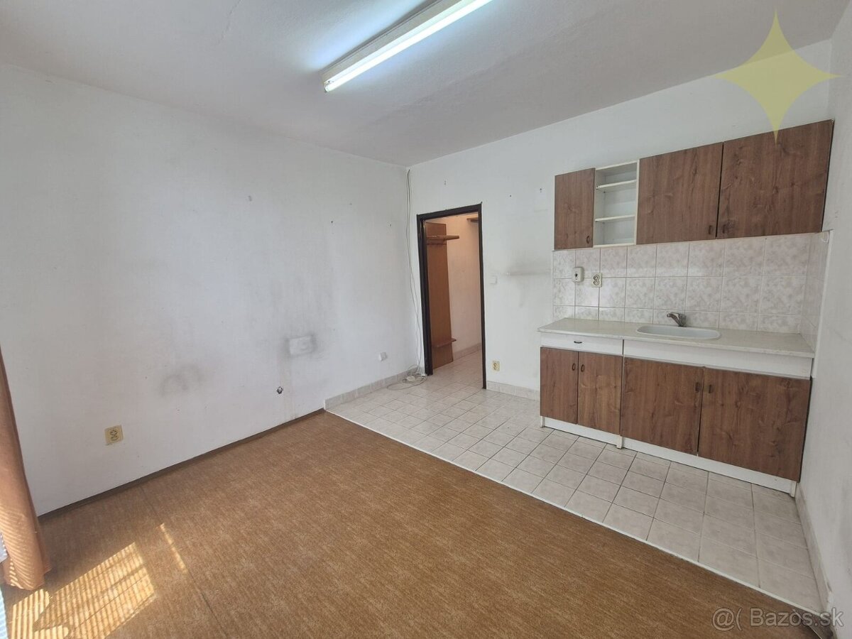 Predaj garzónka s balkónom, Prievidza, Sever. - 2