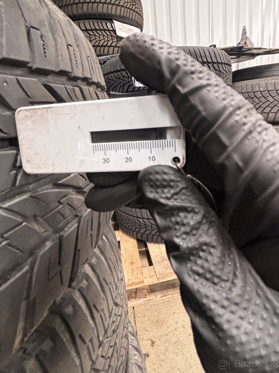 225/60r17 Yokohama - 2