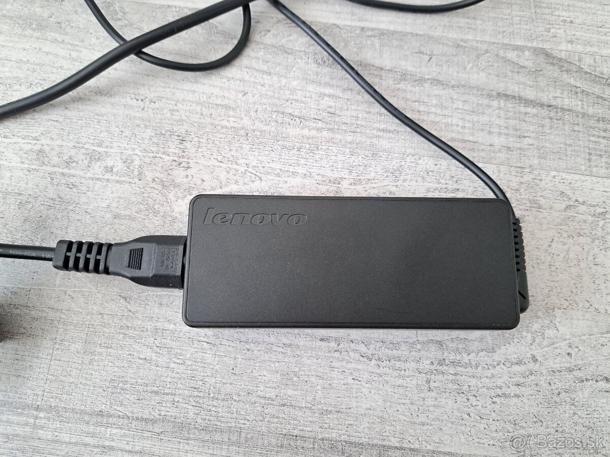 Nabíjačky LENOVO - hranatá koncovka - 2