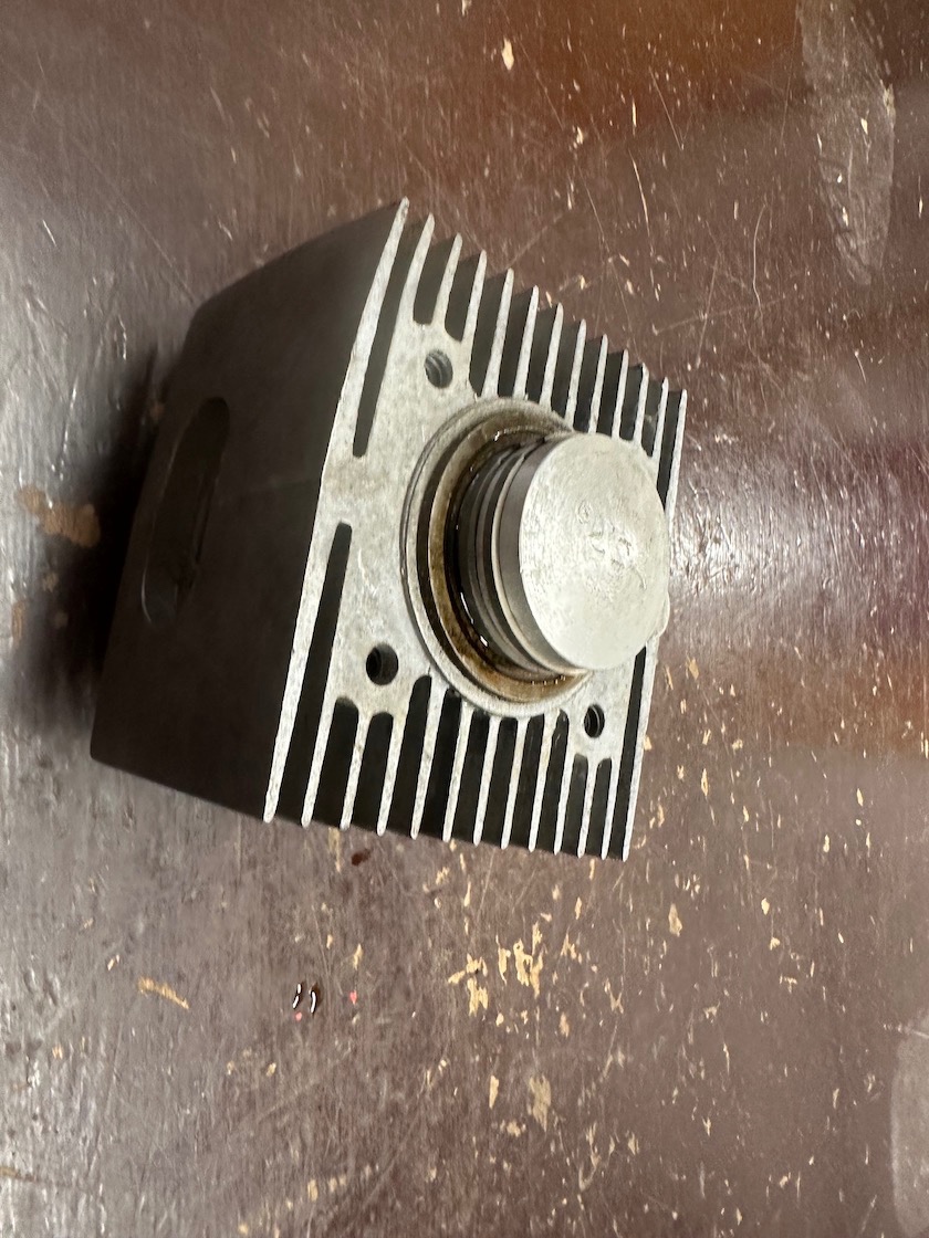 Predám orig. nový valec babetta 207 + PIEST, uloženka - 2