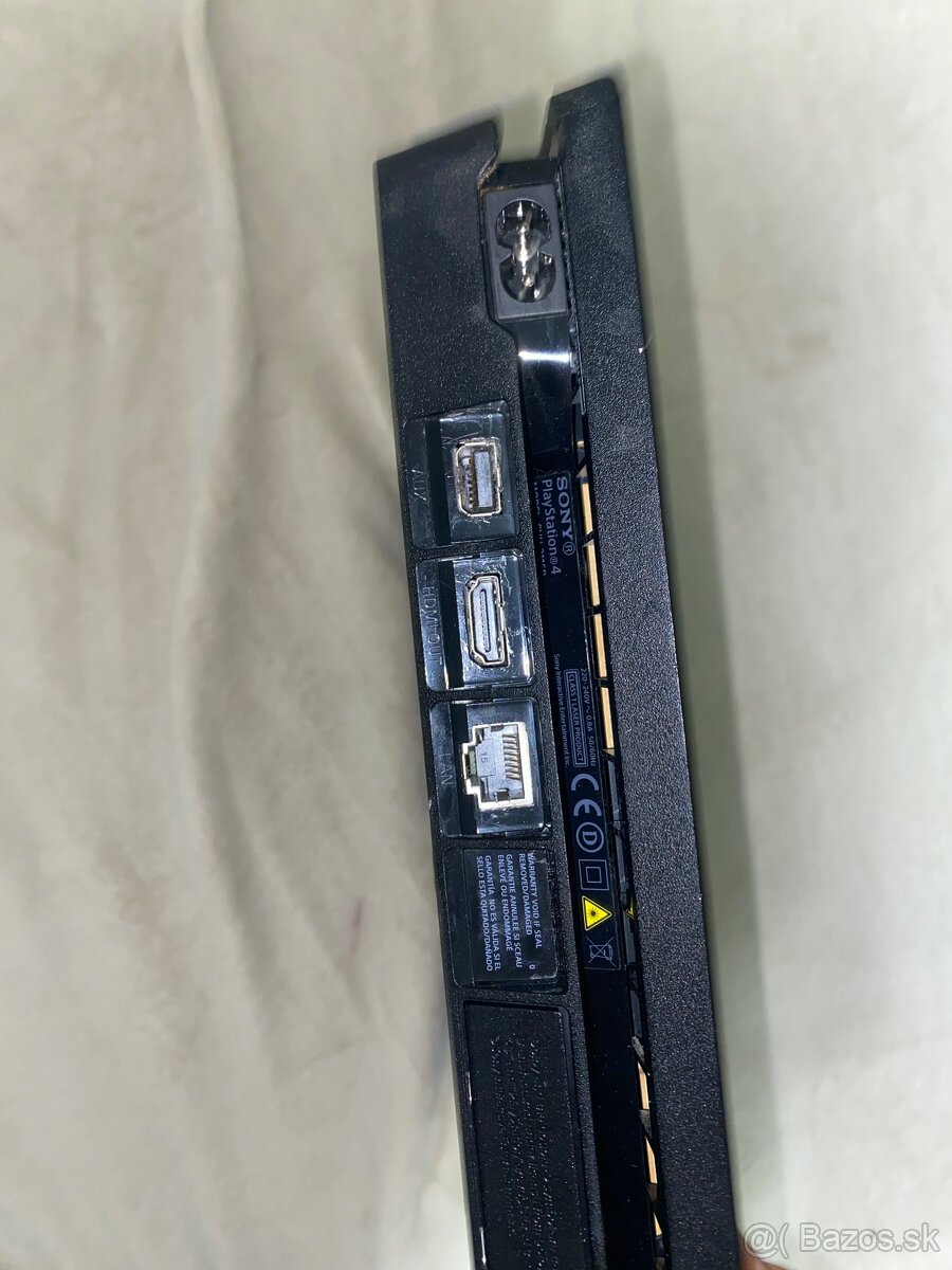 Playstation 4 slim - 2