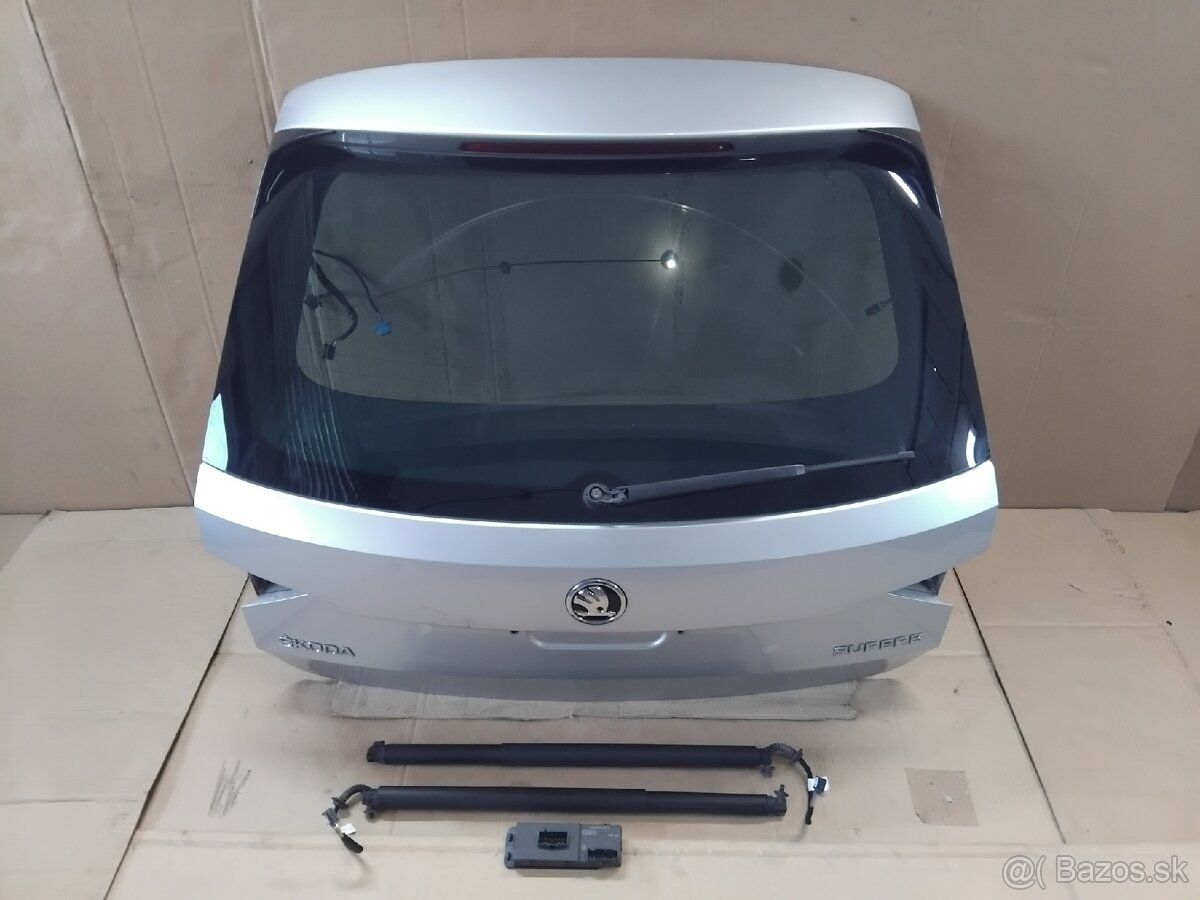 dvere kufra Superb 3 combi - LA7W 8E8E - 2