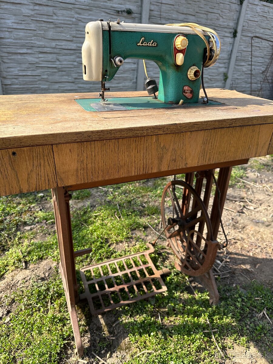 Šijací stroj - 2