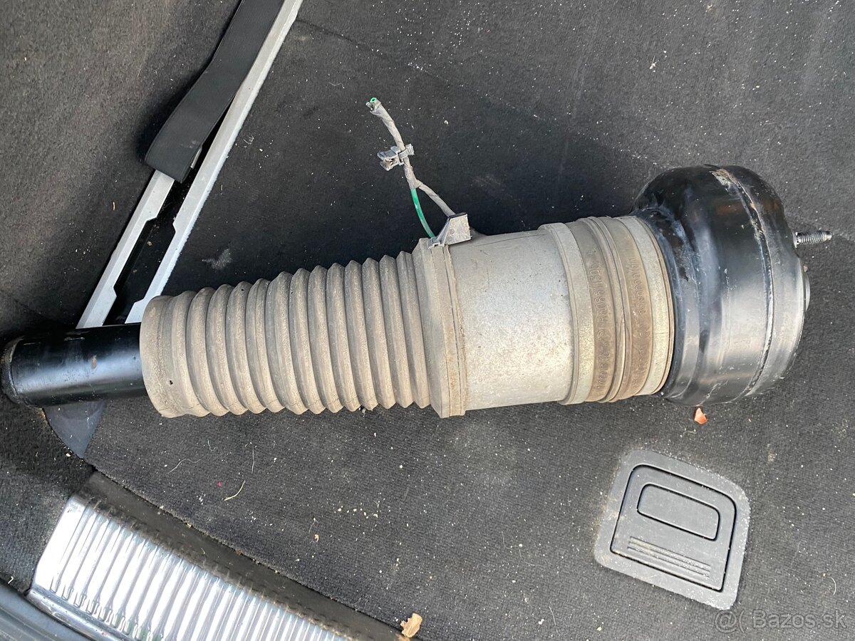 Vzduchový tlmič Audi a6 c7 allroad - 2