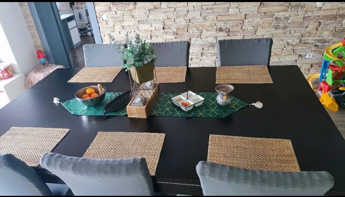 Jedálenský stôl - 2