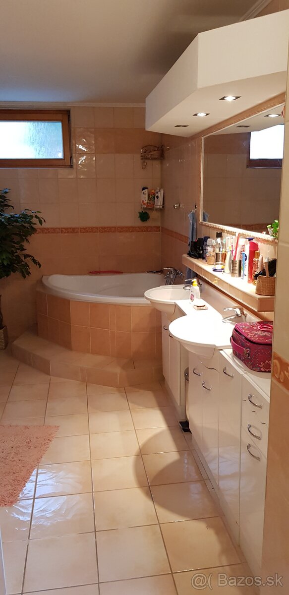 Veľký rodinný dom v obci Očkov - 2