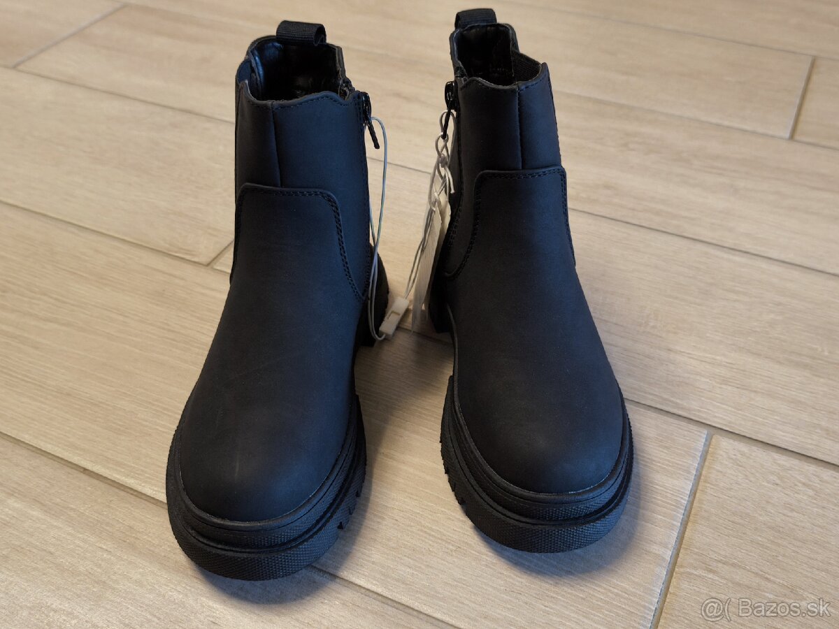 Predám úplne nové dievčenské čižmy, v. 30 - 2