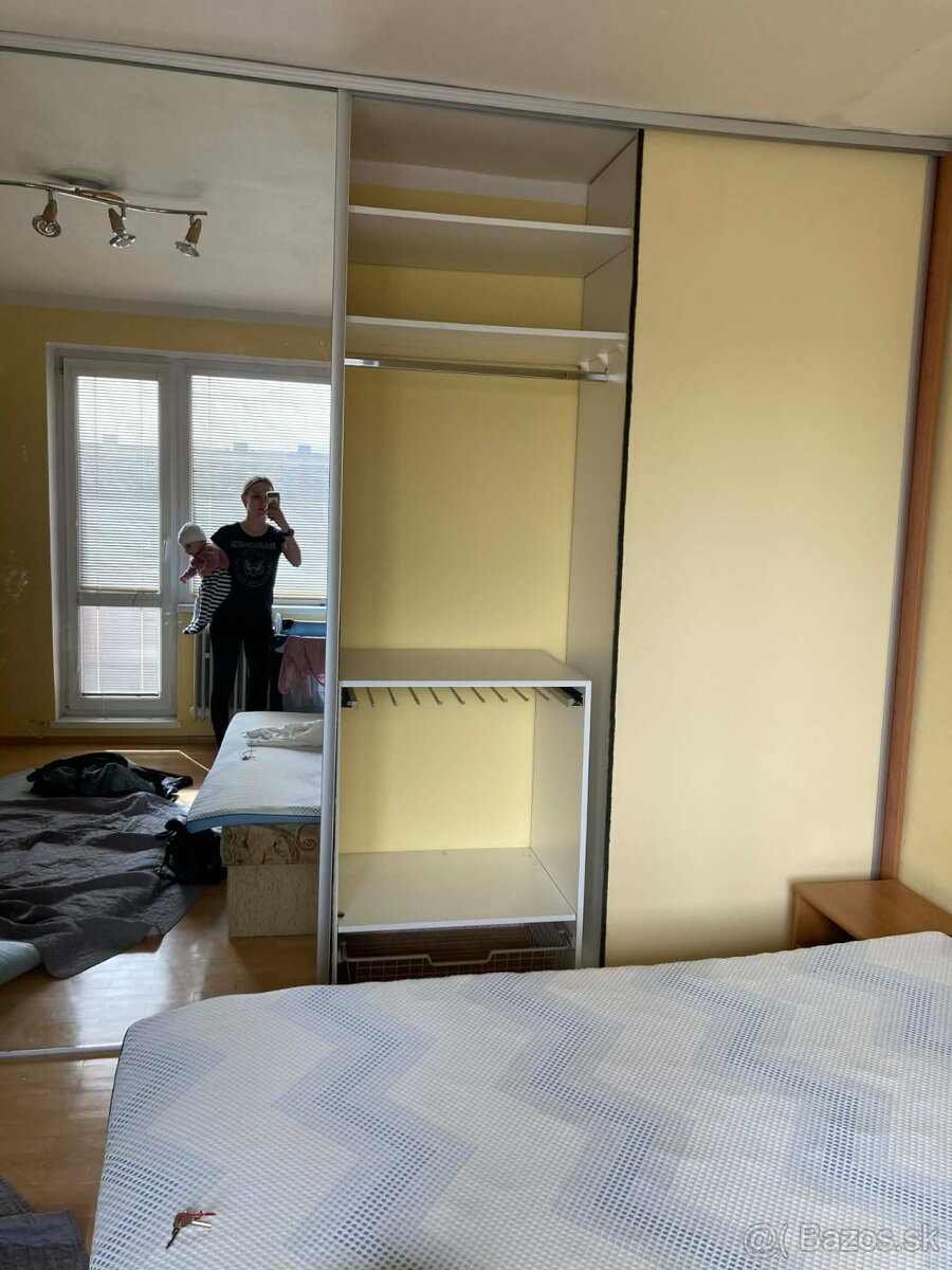 Predám ROZOBRANÚ vstavanú skriňu - 2