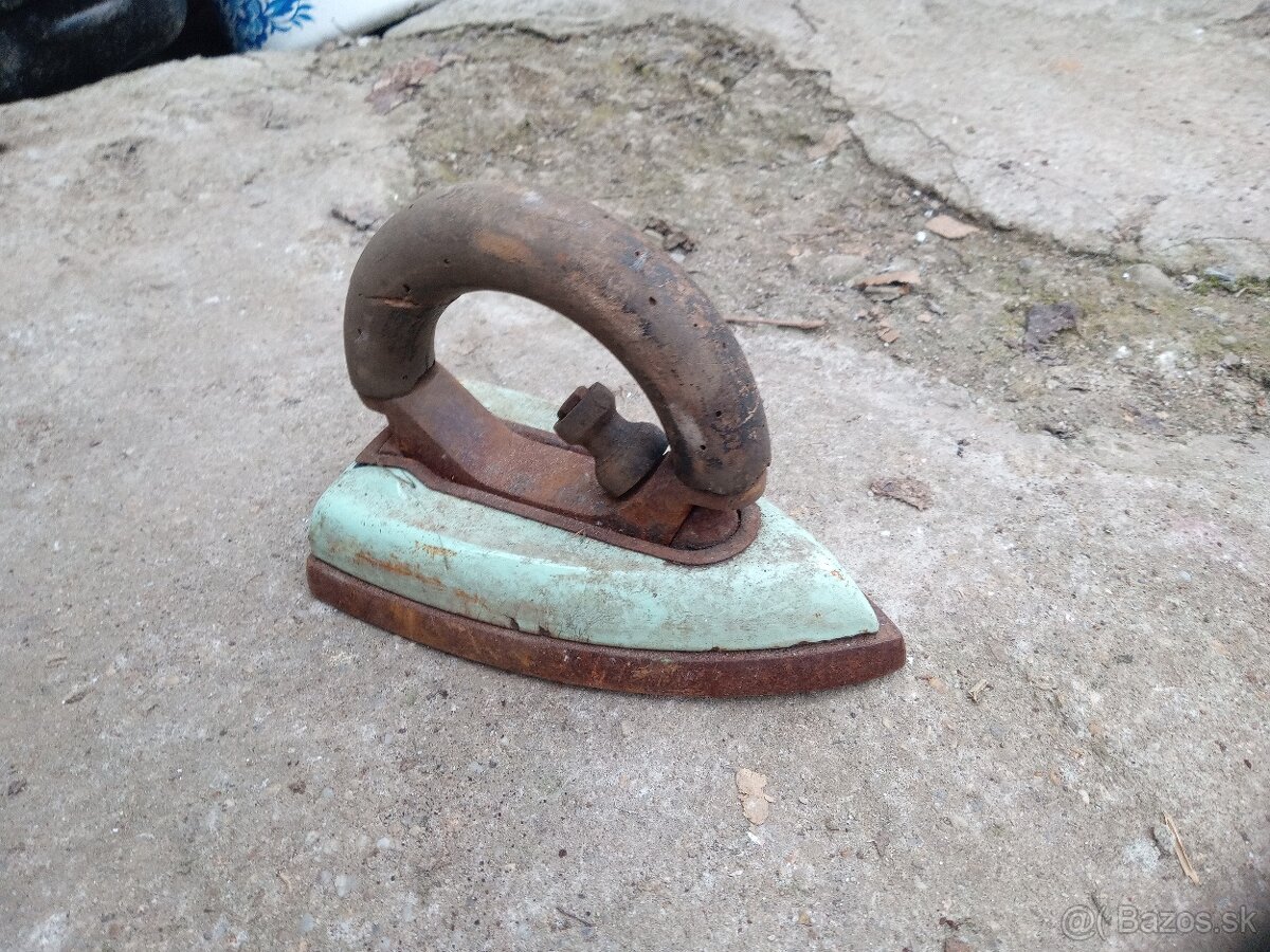 Žehlička a detské hračky - 2