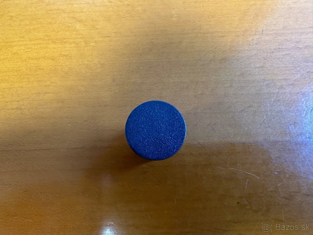 Predám záslepky PVC 100 ks čierne - 2