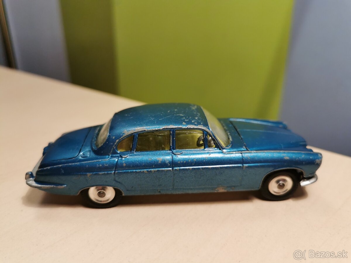 Corgi toys Jaguar Mark X - 2