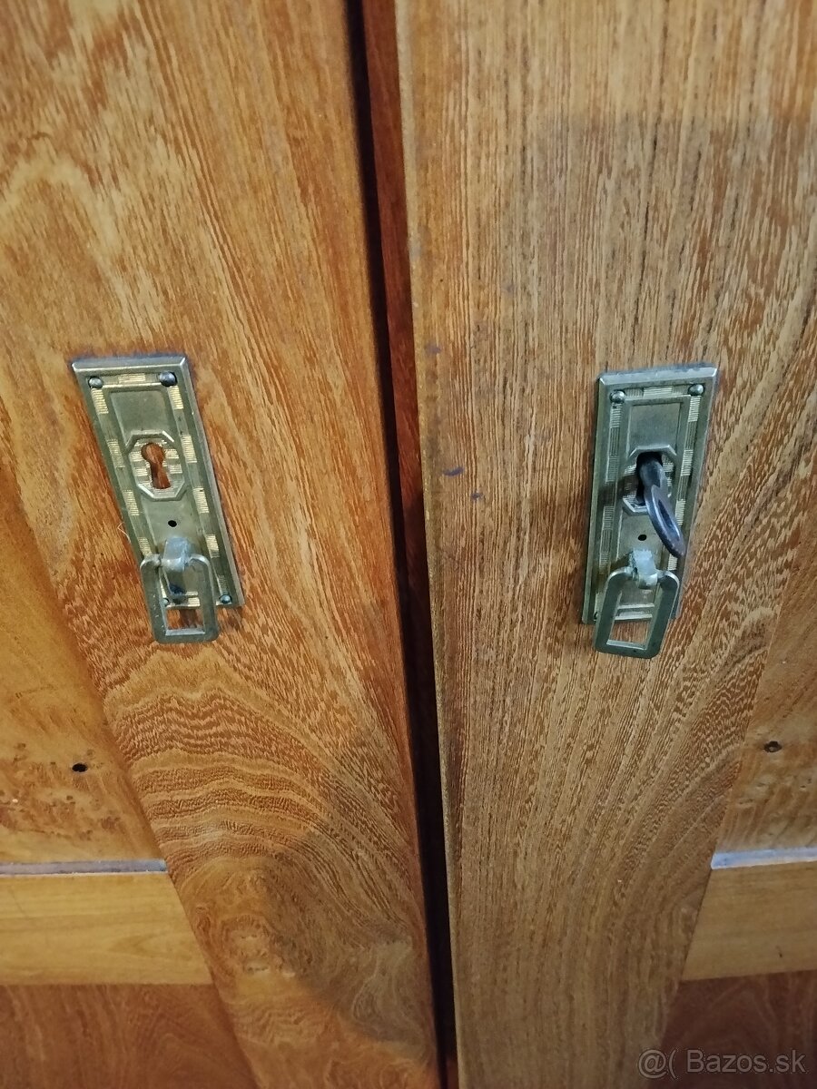 stará rustikálna skriňa - 2