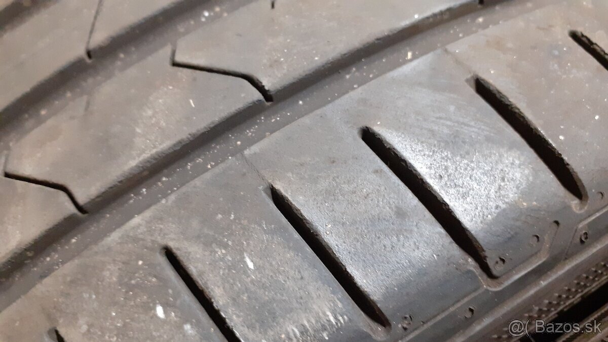 Predám 1ks slušná letná 245/40r18-97Y Hankook - 2
