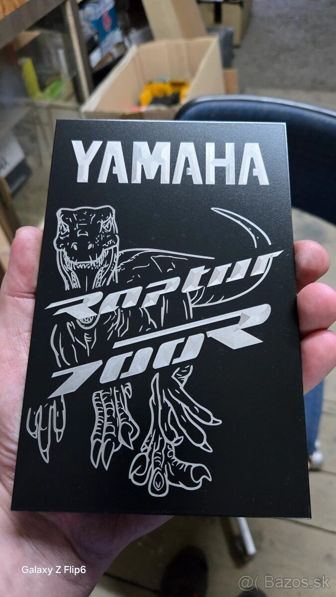 Predám stítky na Raptor 700 (GRAVIROVANE) - 2