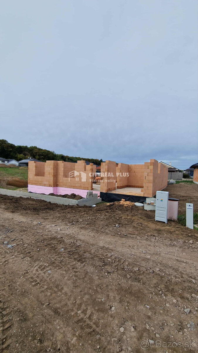 TOP Ponúkam NA PREDAJ 4 izbovú NOVOSTAVBU s DVOJGARÁŽOU BAJČ - 2