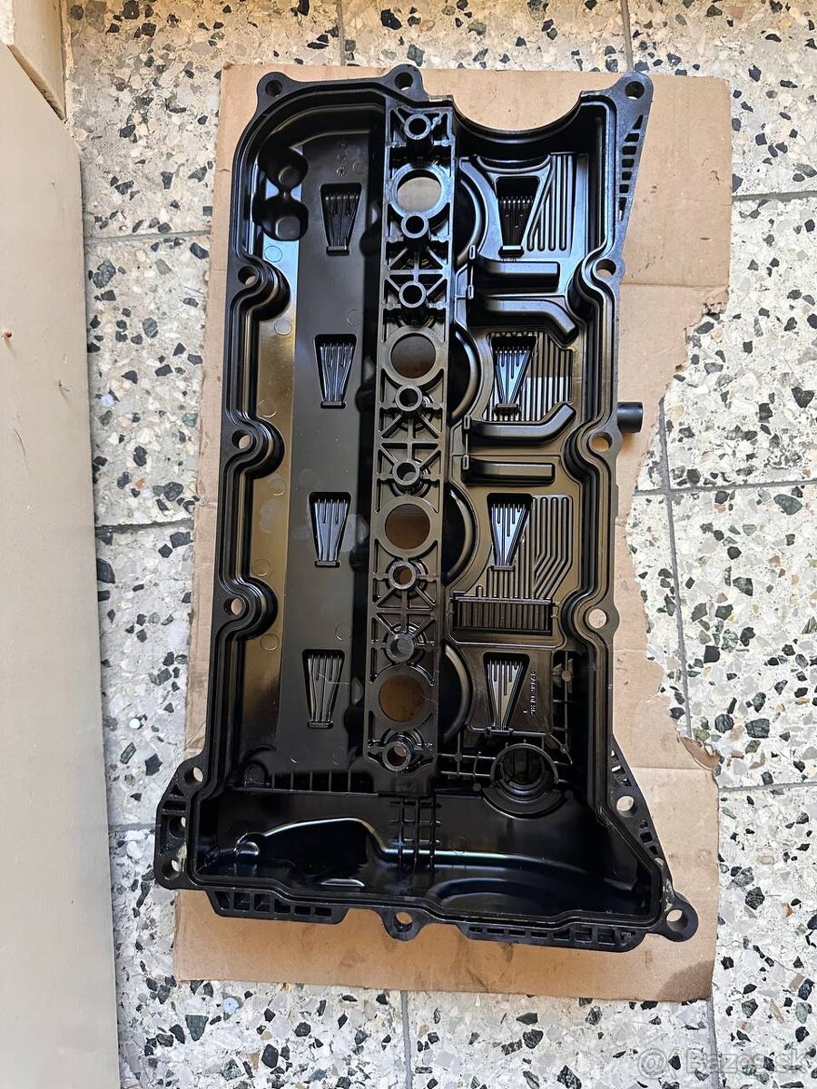 víko ventilu (alebo víko valcovej hlavy) Mazda 6GH - 2