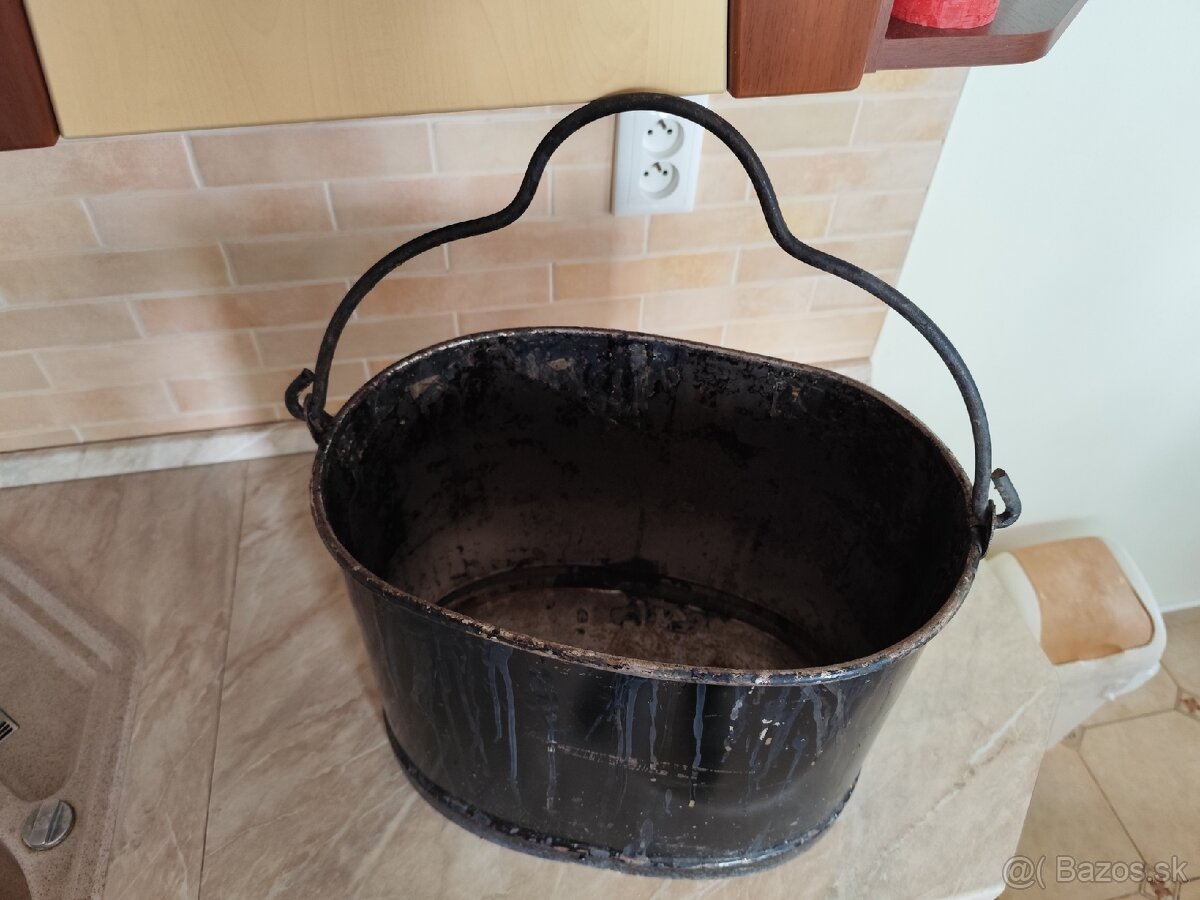 Staré kovové vedro - 2