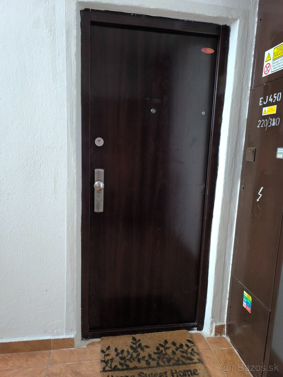 Bezpečnostné dvere aj so zárubňou - 2