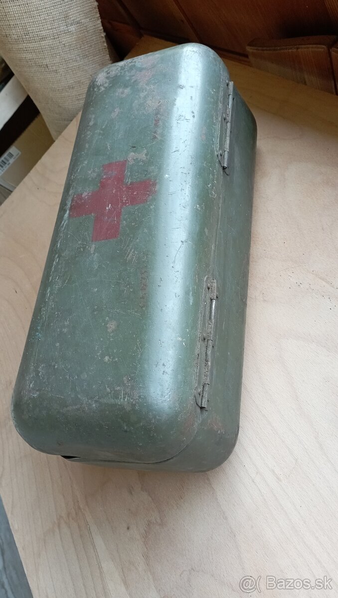Stará vojenská lekárnička... - 2